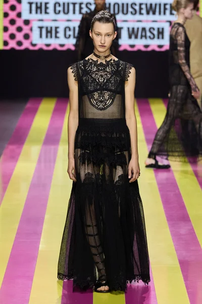 Look 77